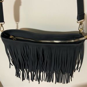 Black suede fringe crossbody! Cute western wear accessories 🖤